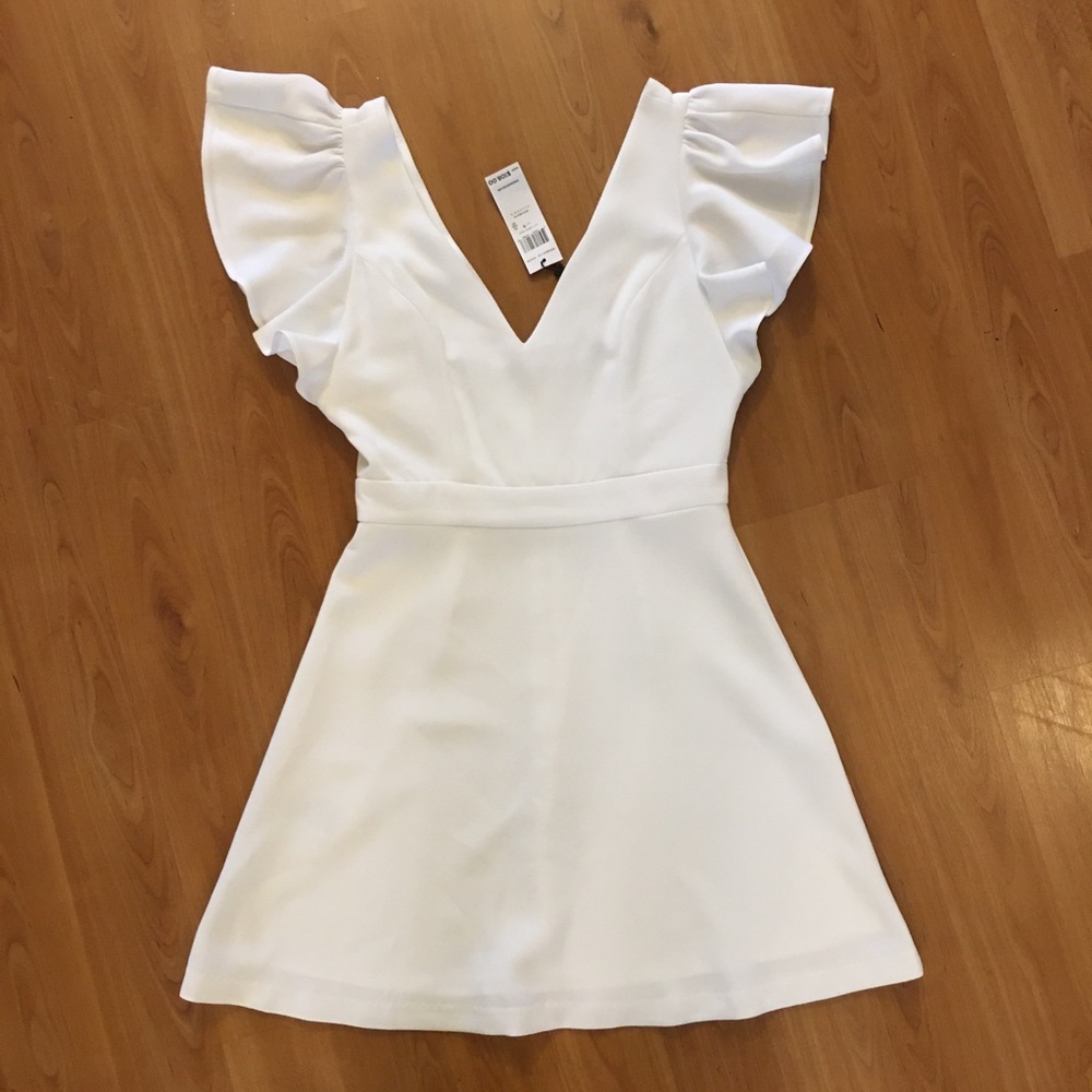 BCBG White Dress • NWT • Sz. 6
